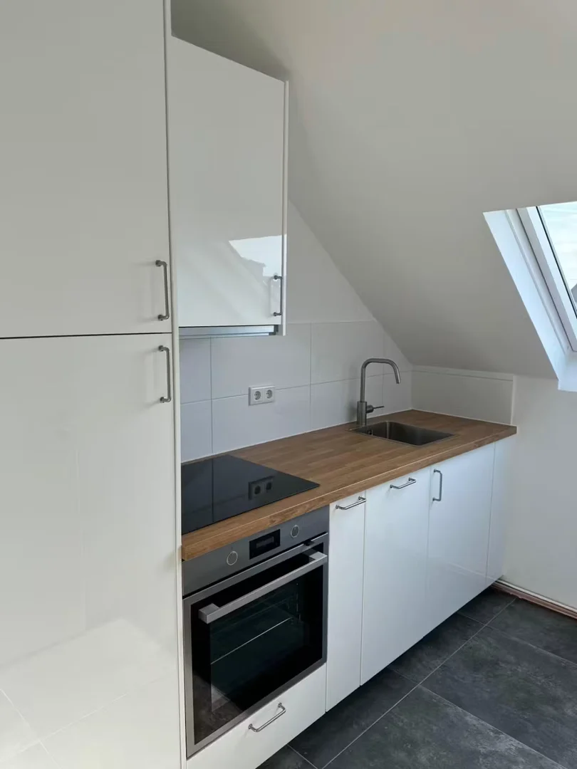 Funktionelles Studentenzimmer perfekt zum Studieren in 
