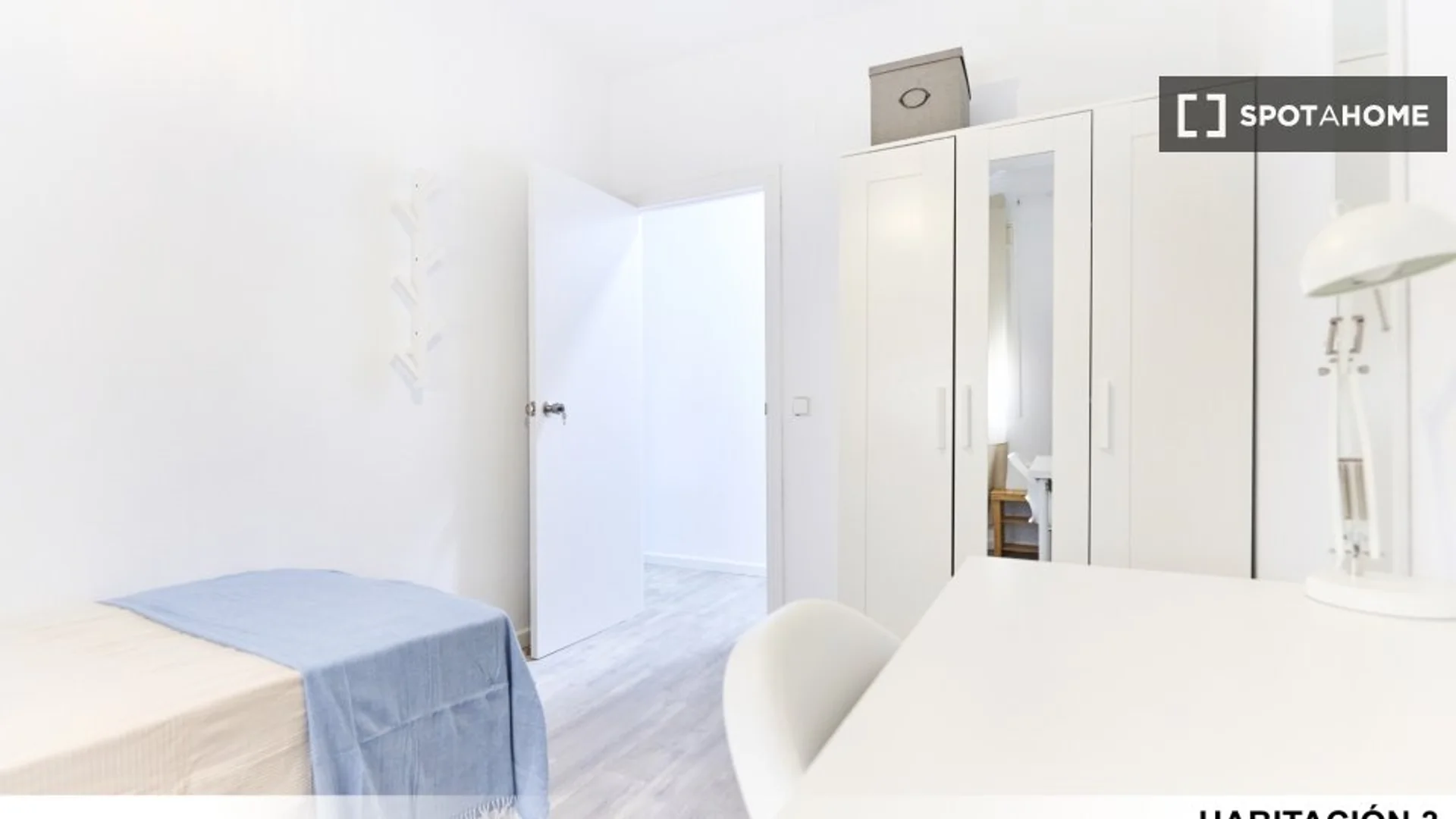 Quarto de estudante económico com localização conveniente em 