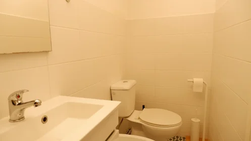 Appartamento intero in Travessa do Terreiro a Santa Catarina, immagine 14 di 35