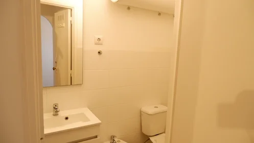 Appartamento intero in Travessa do Terreiro a Santa Catarina, immagine 19 di 35