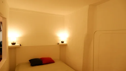 Appartamento intero in Travessa do Terreiro a Santa Catarina, immagine 24 di 35