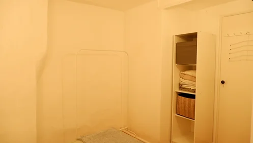 Appartamento intero in Travessa do Terreiro a Santa Catarina, immagine 27 di 35