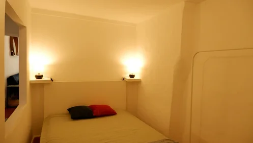 Appartamento intero in Travessa do Terreiro a Santa Catarina, immagine 4 di 35