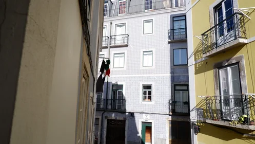 Appartamento intero in Travessa do Terreiro a Santa Catarina, immagine 33 di 35