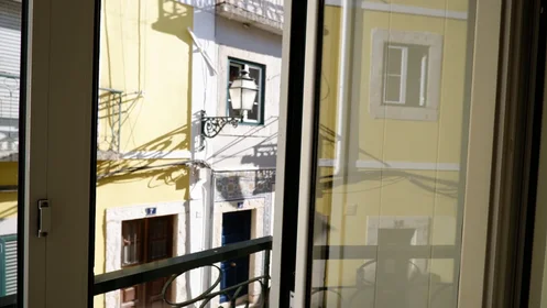 Appartamento intero in Travessa do Terreiro a Santa Catarina, immagine 34 di 35