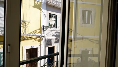 Appartamento intero in Travessa do Terreiro a Santa Catarina, immagine 35 di 35