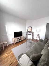 Entire apartment at 127 Rue du Vieux Pont de Sèvres, image 1 of 7