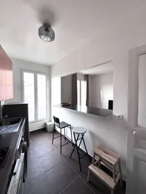 Entire apartment at 127 Rue du Vieux Pont de Sèvres, image 5 of 7