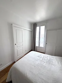 Entire apartment at 127 Rue du Vieux Pont de Sèvres, image 6 of 7