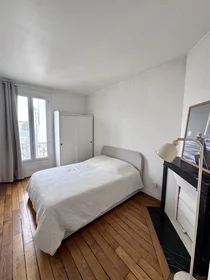 Entire apartment at 127 Rue du Vieux Pont de Sèvres, image 7 of 7