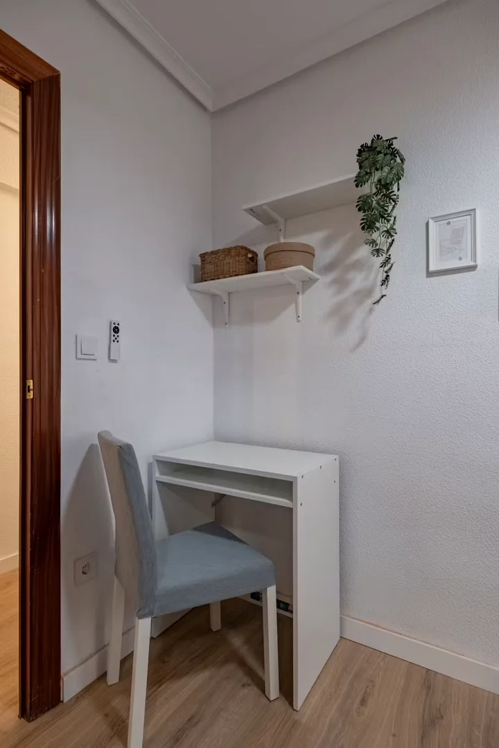 Habitación acogedora para estudiantes disponible en