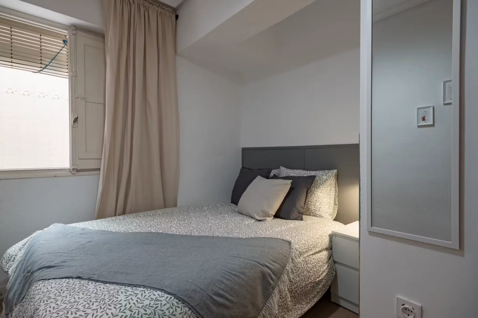Habitación en apartamento estudiantil en alquiler en , completamente amueblado