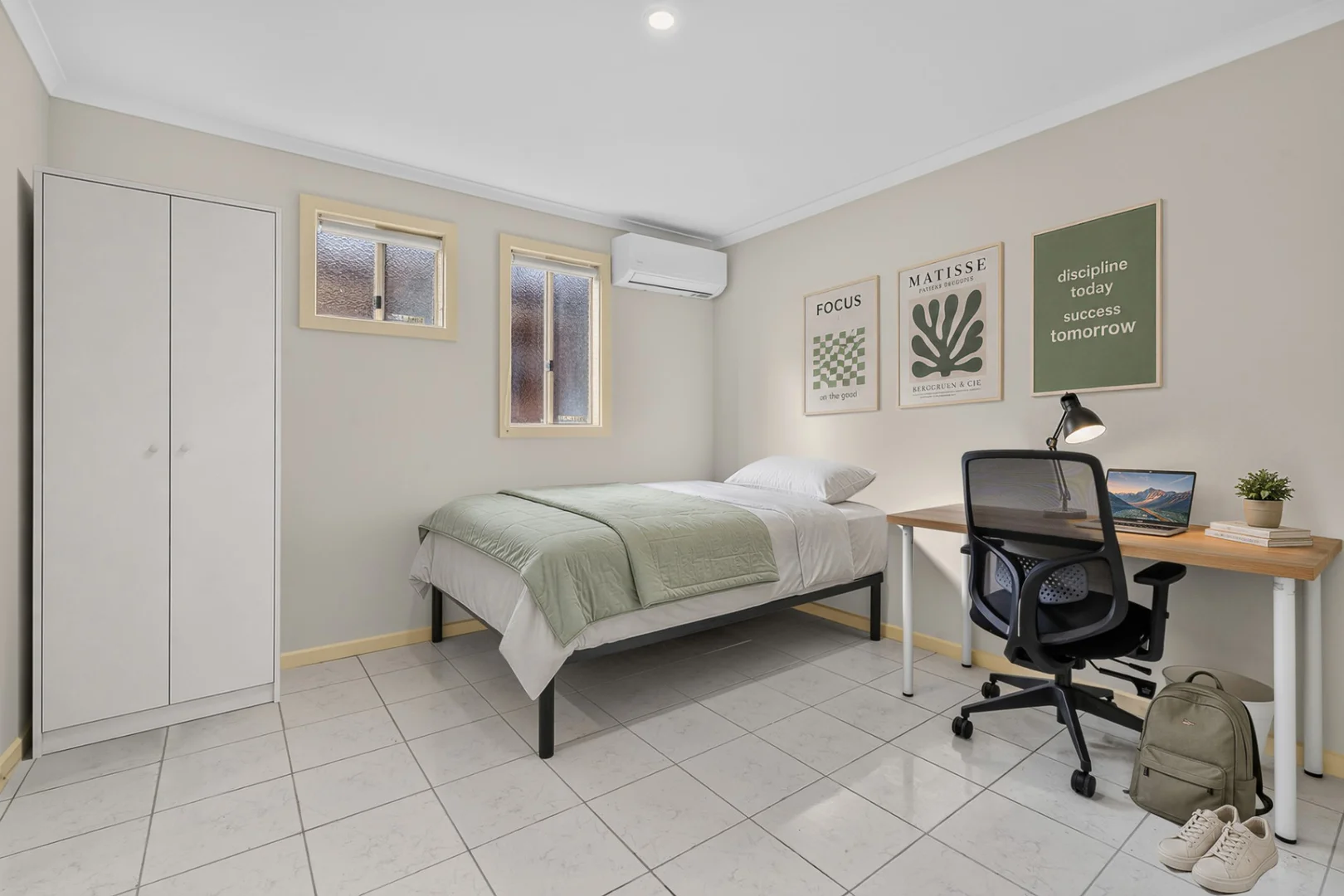 Student-friendly room in  with modern amenities