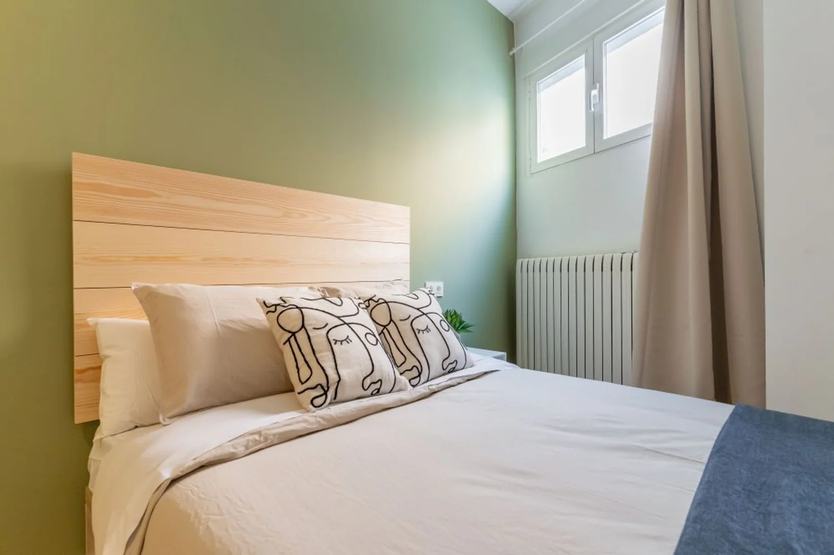 Habitación en apartamento estudiantil en alquiler en , completamente amueblado
