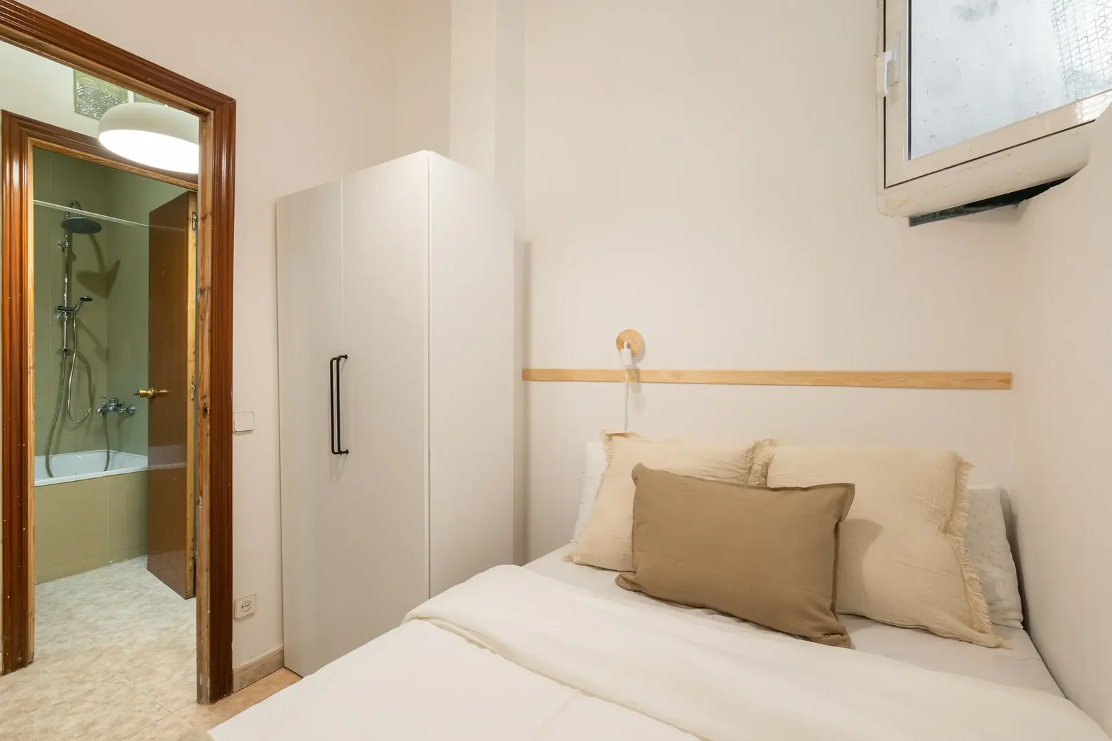 Comfortable and spacious student room in