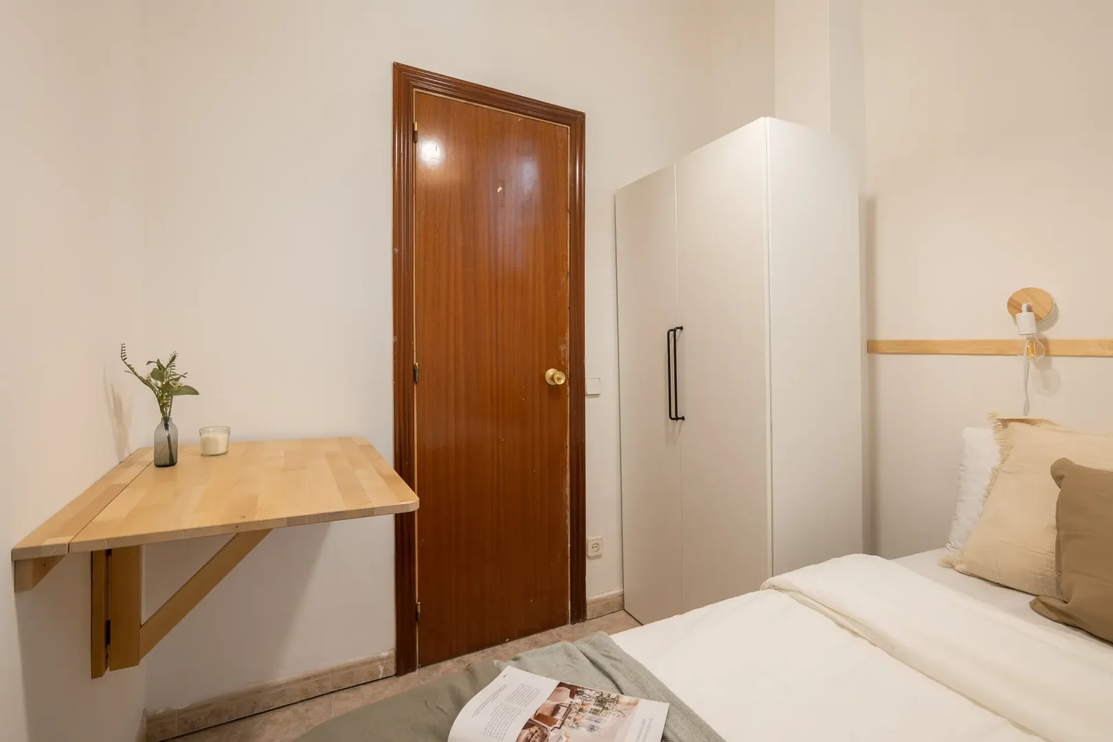 Student-friendly room in with modern amenities
