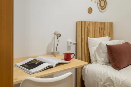 Private room at Carrer de Bailèn 19, image 4 of 15