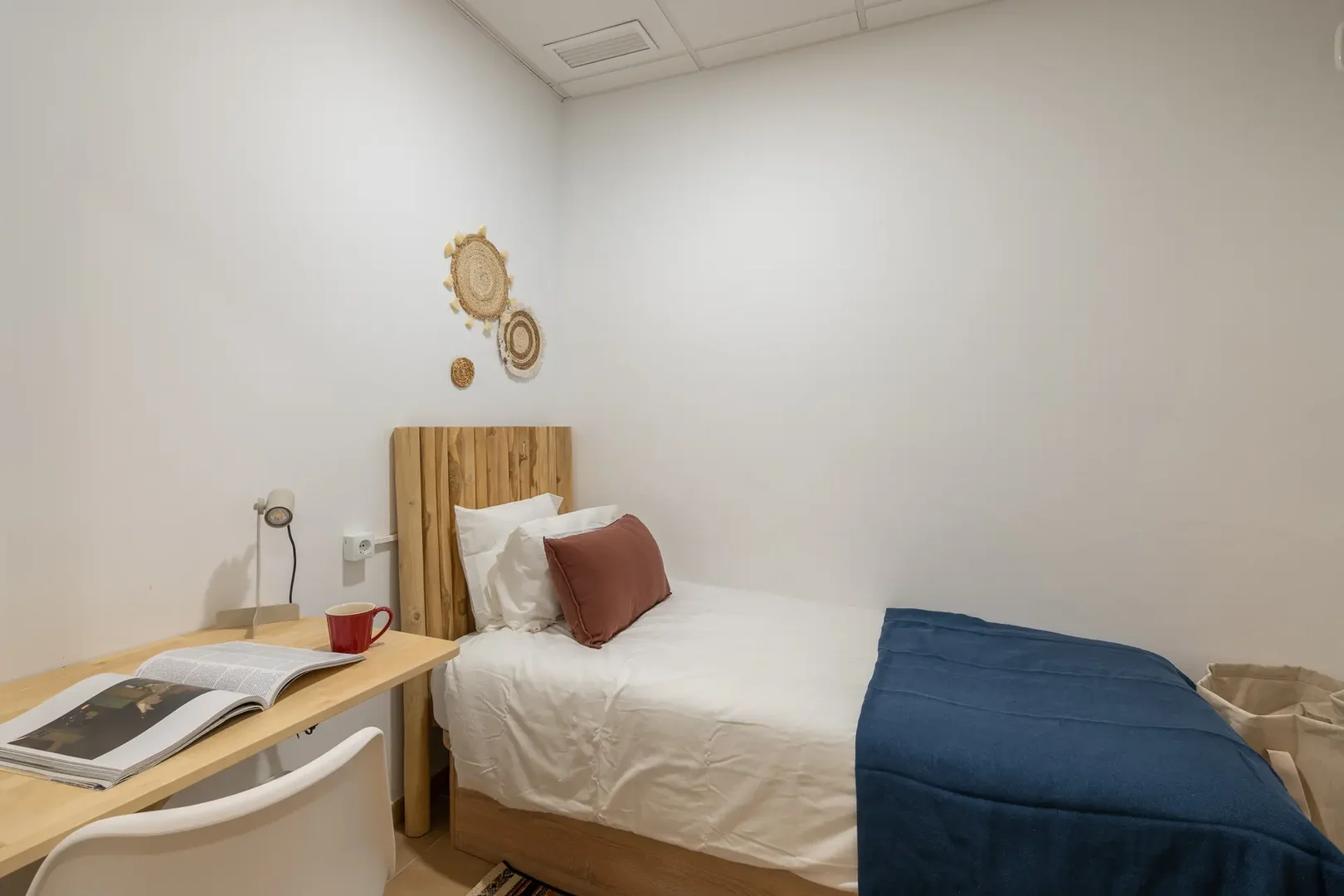 Room for rent in student apartment in , fully furnished