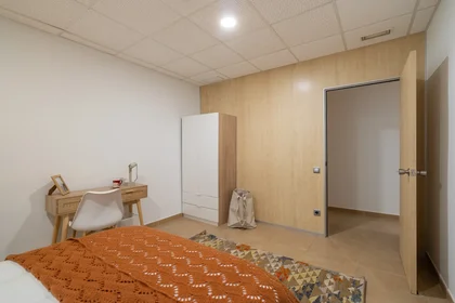 Private room at Carrer de Bailèn 19, image 4 of 16