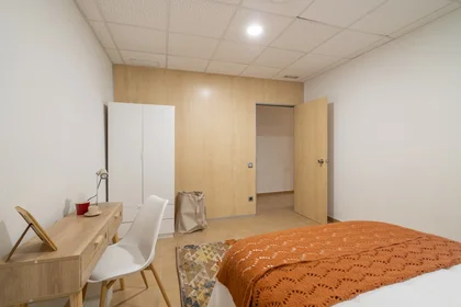 Private room at Carrer de Bailèn 19, image 5 of 16