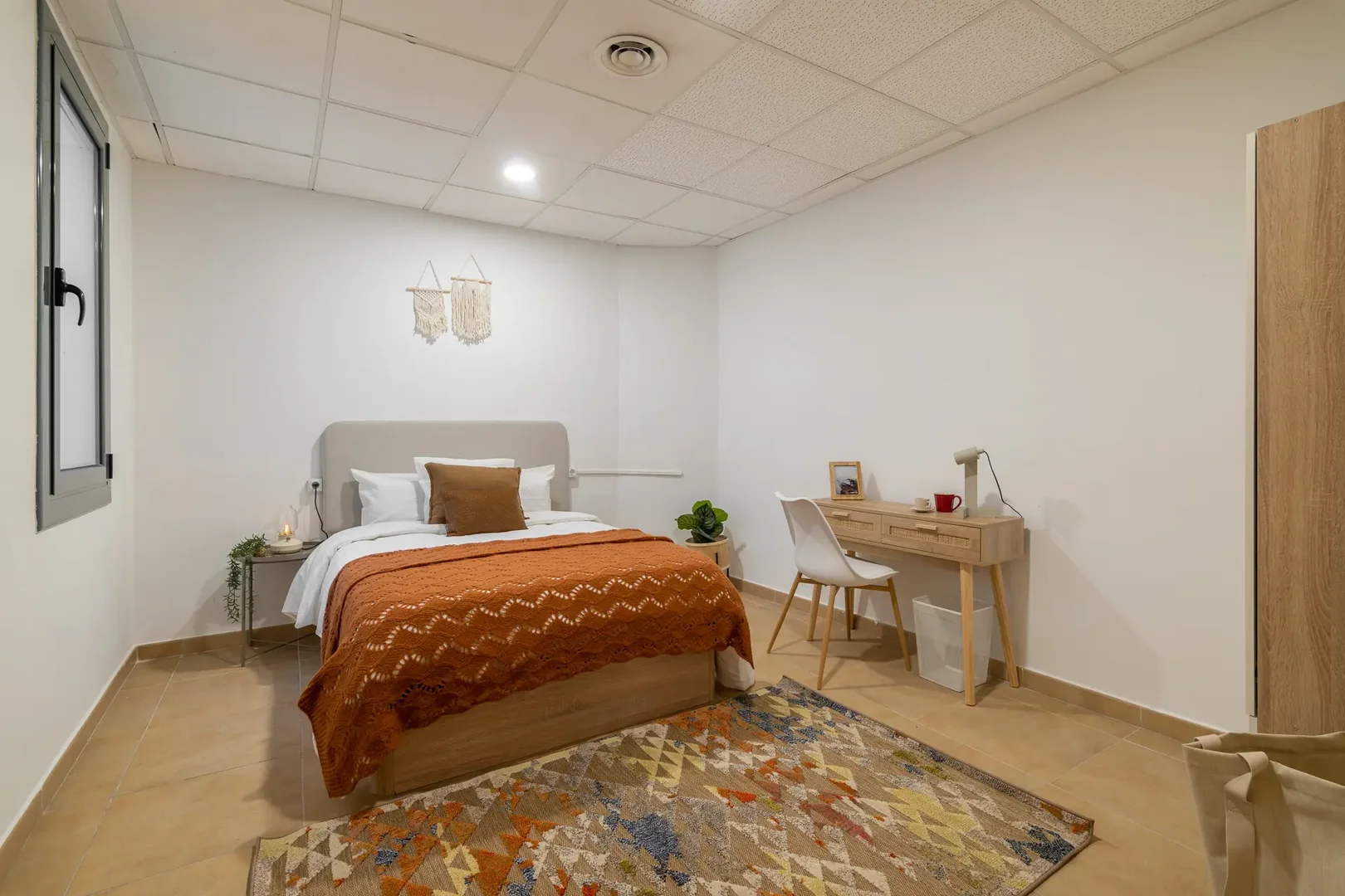 Budget-friendly student room close to campus in 