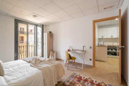 Private room at Carrer de Bailèn 19, image 3 of 16