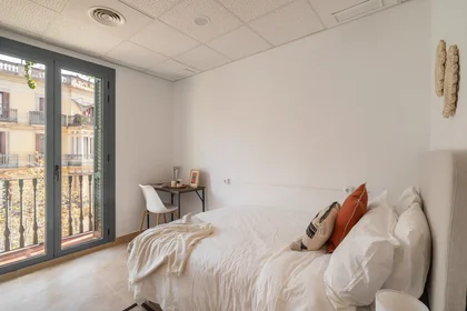 Private room at Carrer de Bailèn 19, image 2 of 16