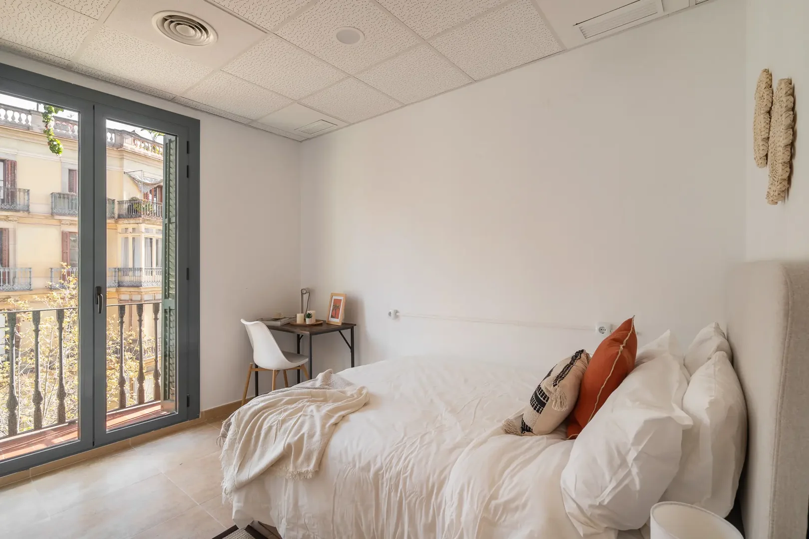 Cozy room for students available in 