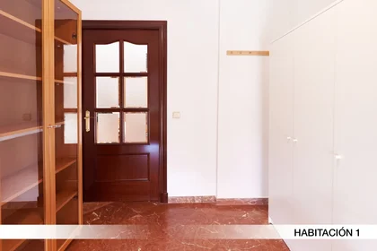 Stanza privata in Calle Marqués de Nervion, immagine 4 di 23