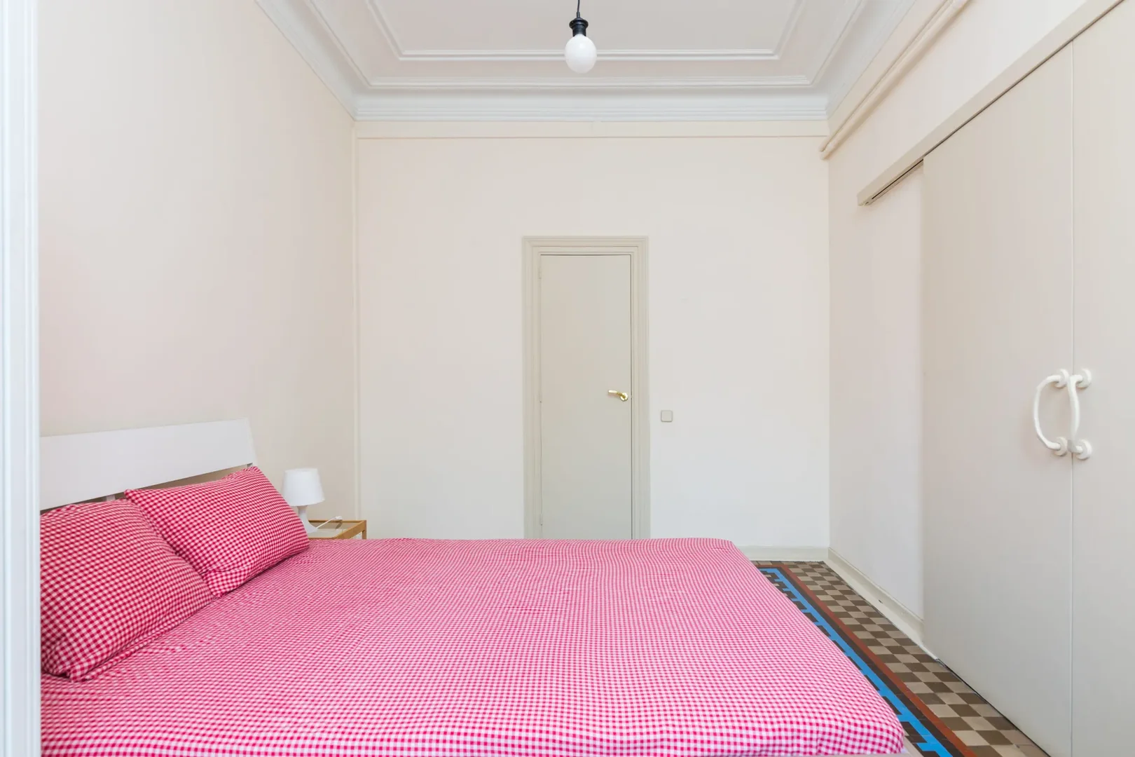 Budget-friendly student room close to campus in
