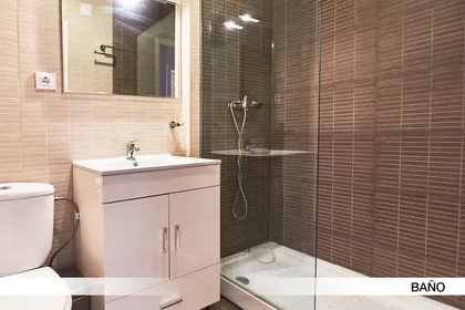 Private room at Calle Virgen de Robledo 7, image 12 of 21