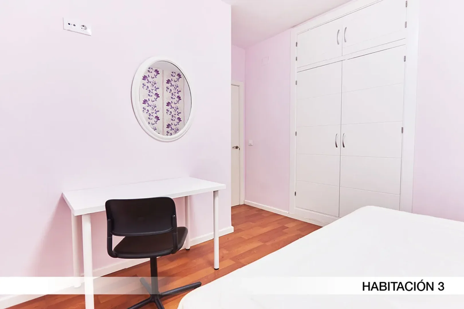 Economical student room with convenient location in 