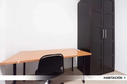 Privatzimmer in der Calle Santo Ángel 12, bild 3 von 18