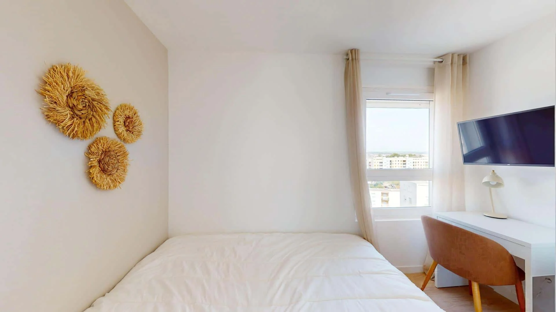 Bright and airy student room with easy university access in