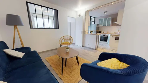 Chambre privée à 65 Rue de St Cyr, 69009 Lyon, France, image 1 de 10