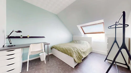 Quarto privado em 5 Mail René Clair, 91080 Évry-Courcouronnes, France, imagem 2 de 17