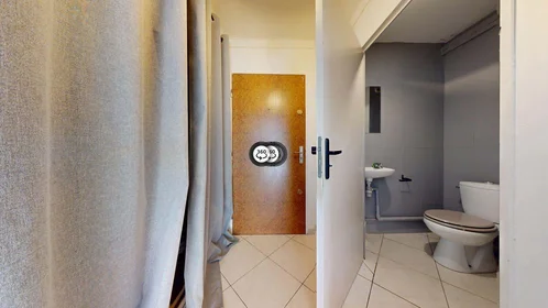 Quarto privado em 5 Mail René Clair, 91080 Évry-Courcouronnes, France, imagem 14 de 17