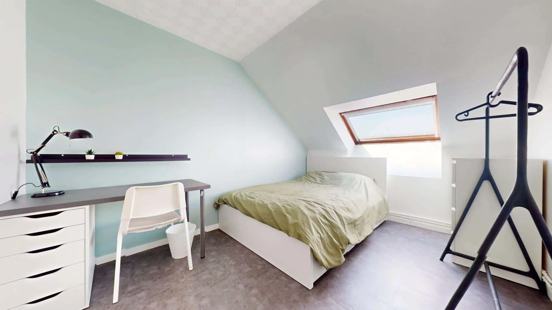 Quarto de estudante económico com localização conveniente em 