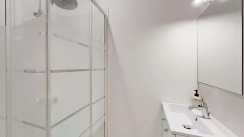 Private room at 133 Cr d'Albret, 33000 Bordeaux, France, image 8 of 22