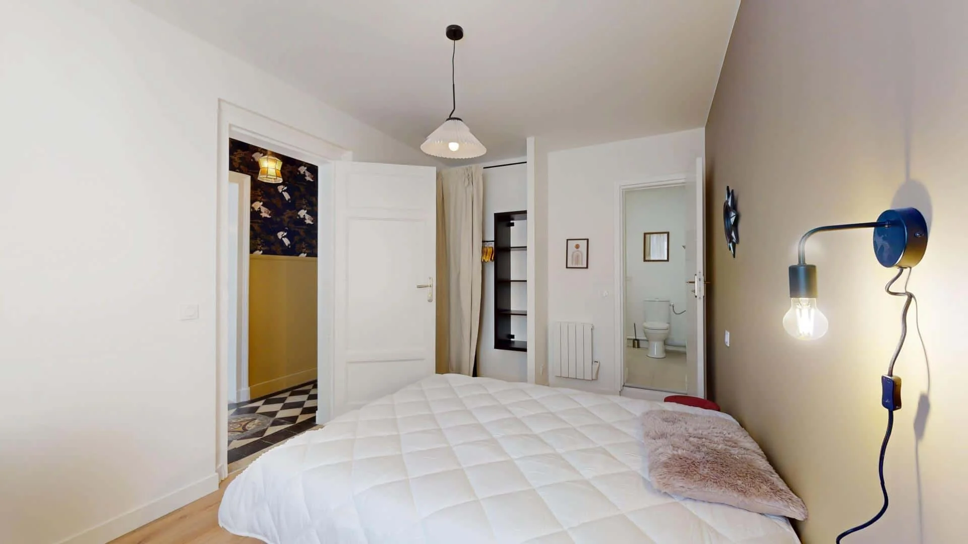 Student-friendly room in  with modern amenities