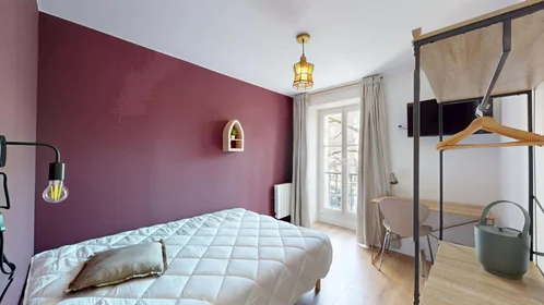 Private room at 133 Cr d'Albret, 33000 Bordeaux, France, image 1 of 20