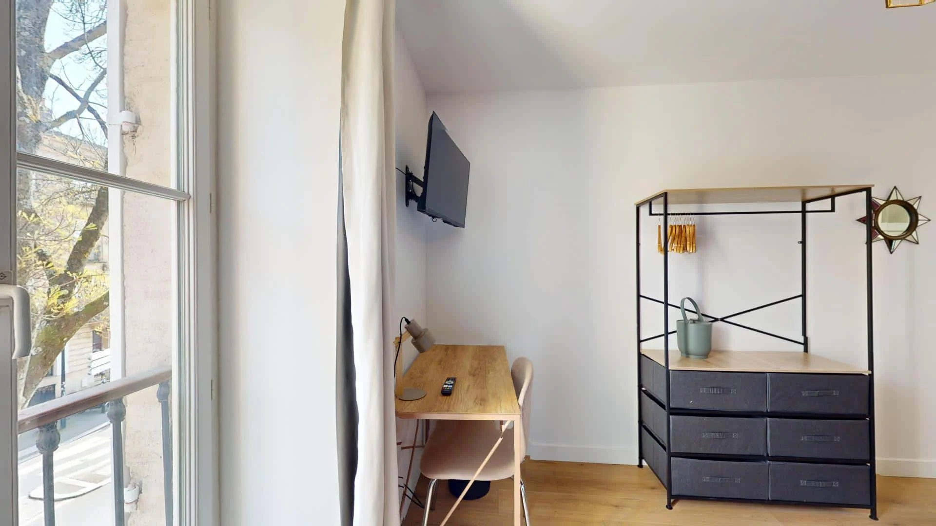 Comfortable and spacious student room in 