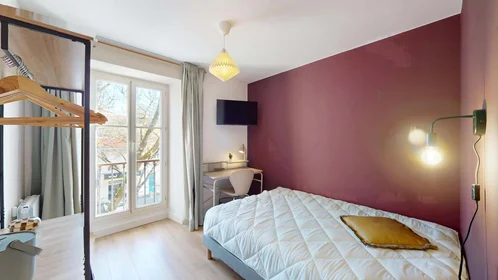 Private room at 133 Cr d'Albret, 33000 Bordeaux, France, image 1 of 20
