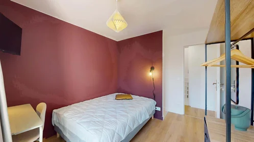 Private room at 133 Cr d'Albret, 33000 Bordeaux, France, image 5 of 20