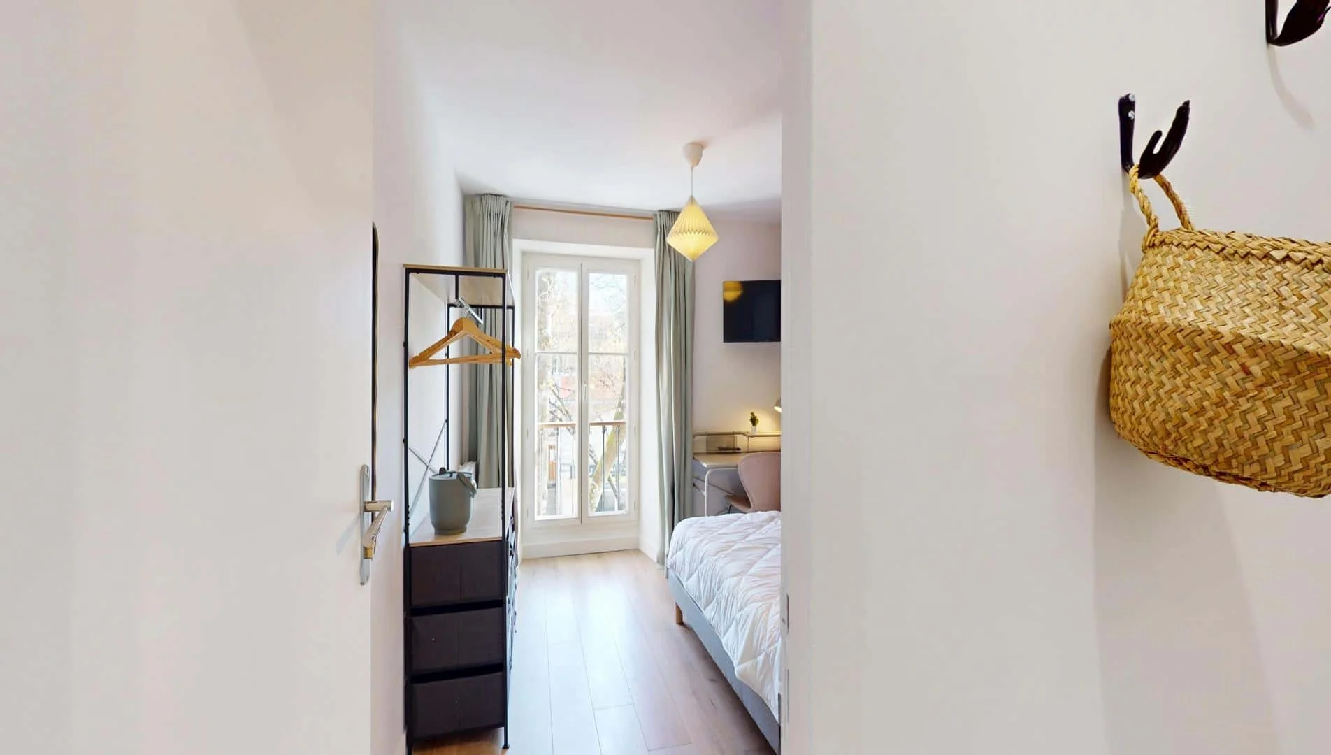 Room for rent in student apartment in , fully furnished