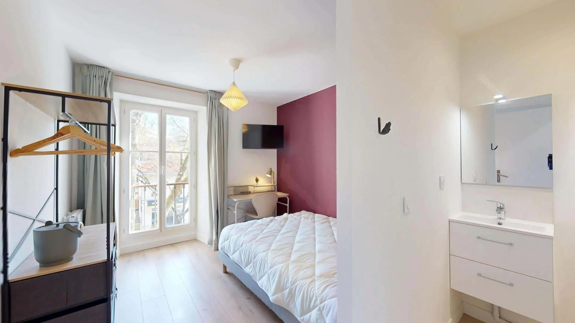Budget-friendly student room close to campus in 