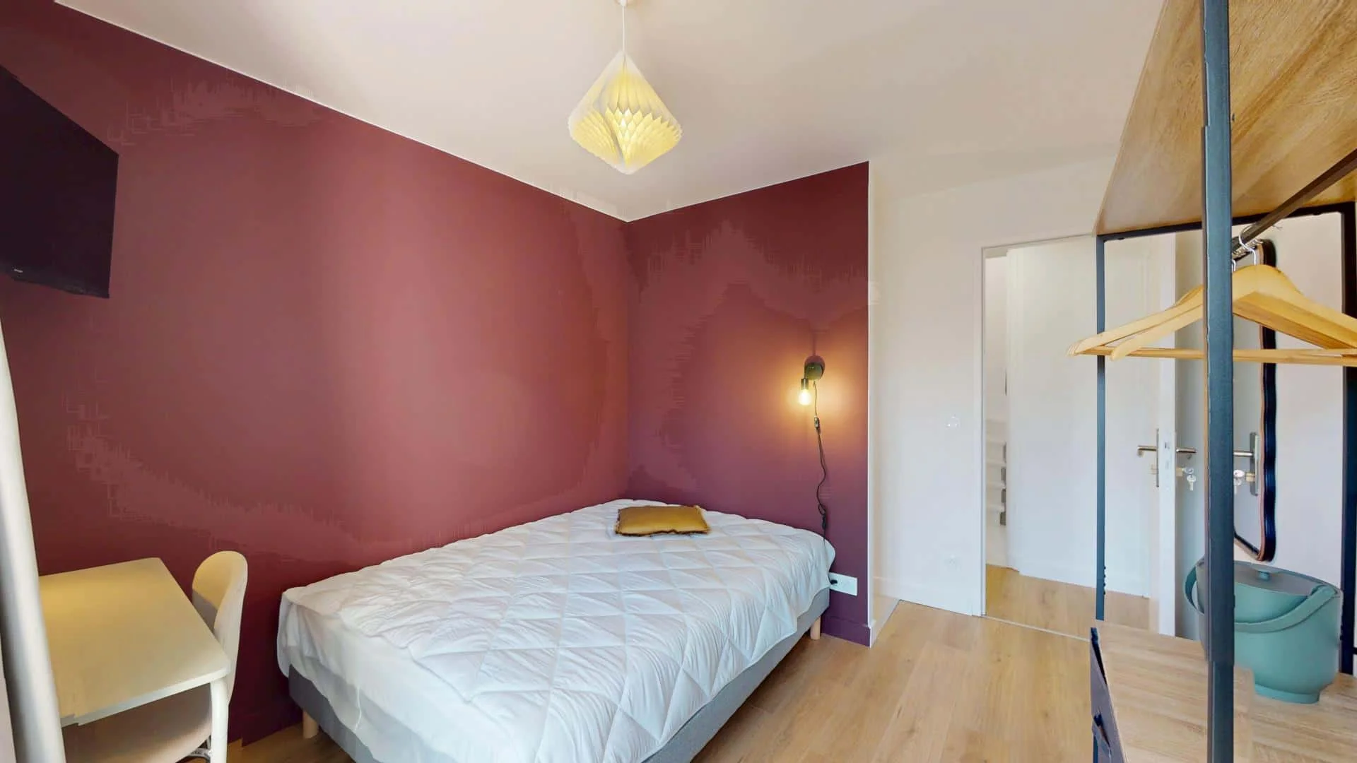 Affordable room for students with ample lighting in 