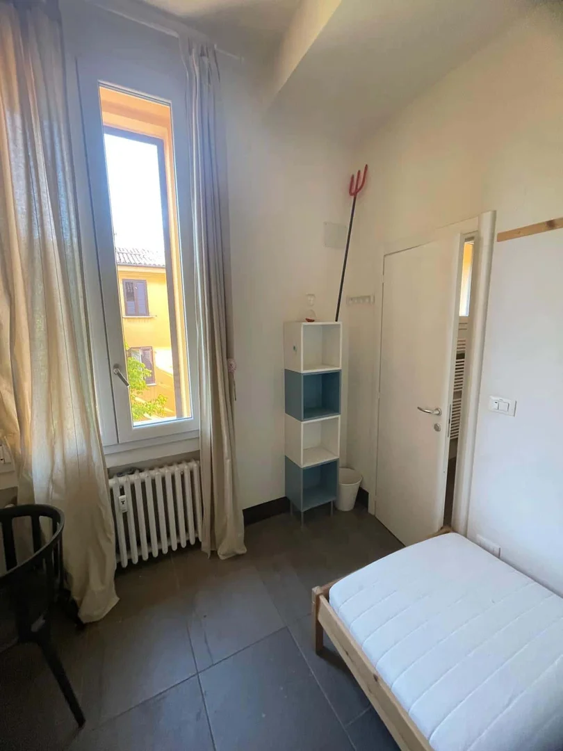 Chambre d'étudiant confortable et spacieuse dans