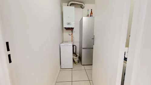 Chambre privée à 107 Cr Émile-Zola, 69100 Villeurbanne, France, image 9 de 17