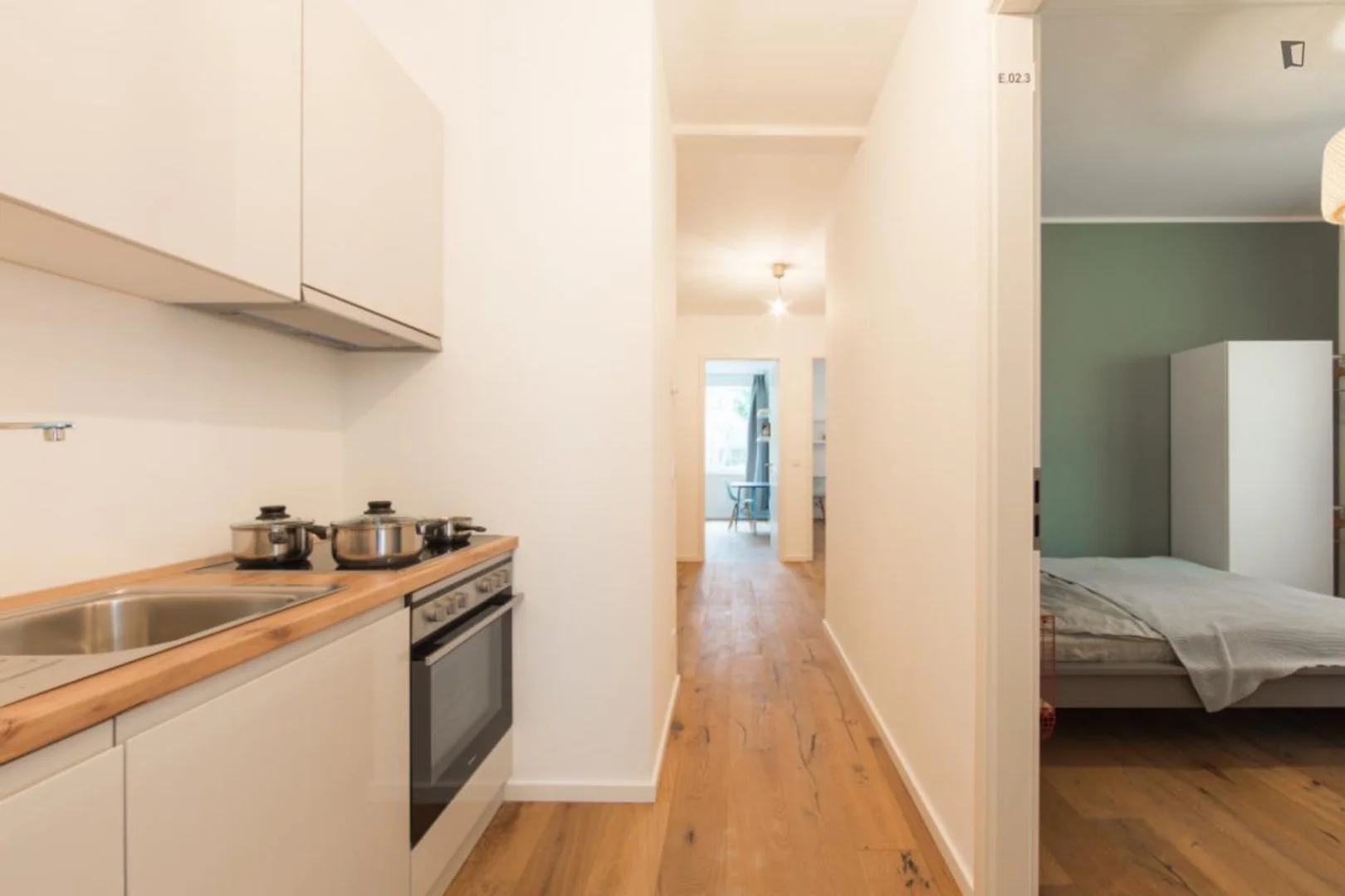 'de öğrenci dairesinde, tamamen mobilyalı kiralık oda